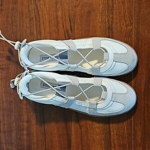 Steve Madden Sneakers